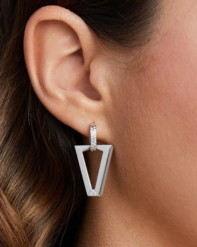 DONNA CON ORECCHINO DVF-OR-LU3